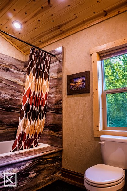 Kaden-Stephens-log-home-photography-bathroom
